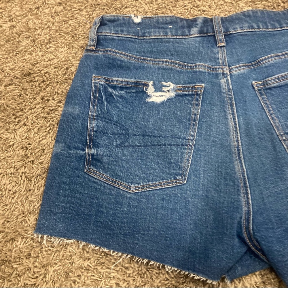 NWT: American Eagle Strigid Ripped Denim Mom Shorts Mid Wash 8 Distressed Trendy - Picture 14 of 15